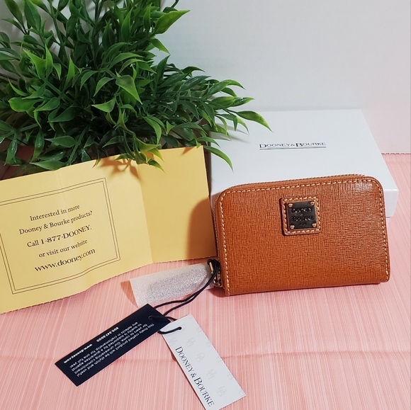 Dooney & Bourke Saffiano, Zip Around Credit Card Case/ color Natural - Picture 4 of 8